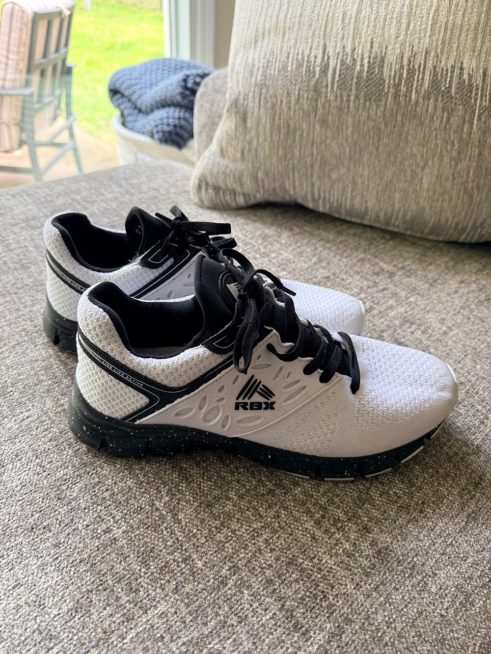 RBX Splatter White & Black LowTop Athletic
Running Sneakers Mens Size 11